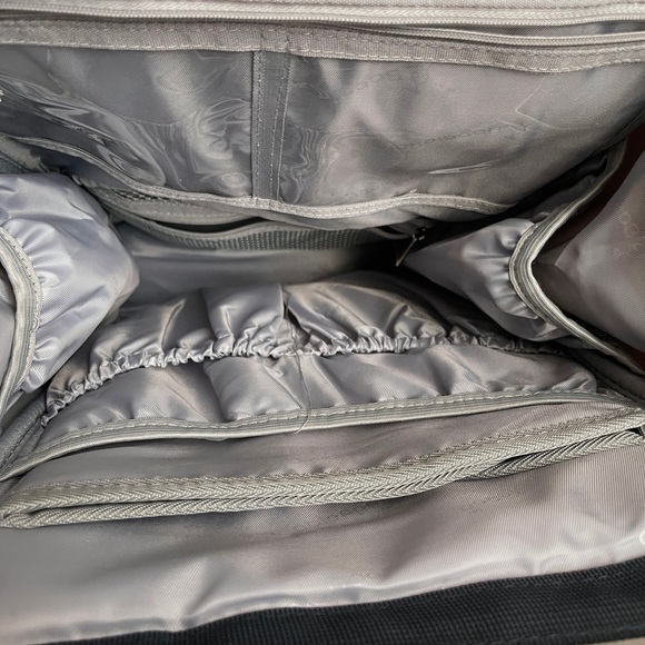 BabbleRoo Two-Tone Quilted Diaper Bag - Picture 5 of 7